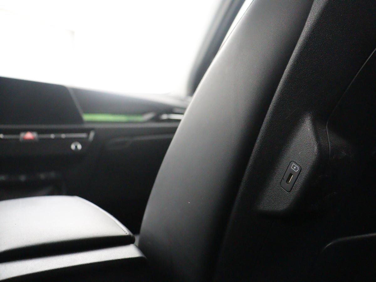 Kia Niro EV Kia Niro EV DynamicPlusLine 64.8 kWh | SOH 94,8% | Panoramadak | Leder |  Cruise control | Head-up | Dodehoek detectie | Stuur/stoelverwarming | Camera | Park assist | Climate control | Carplay | Elektrische achterklep