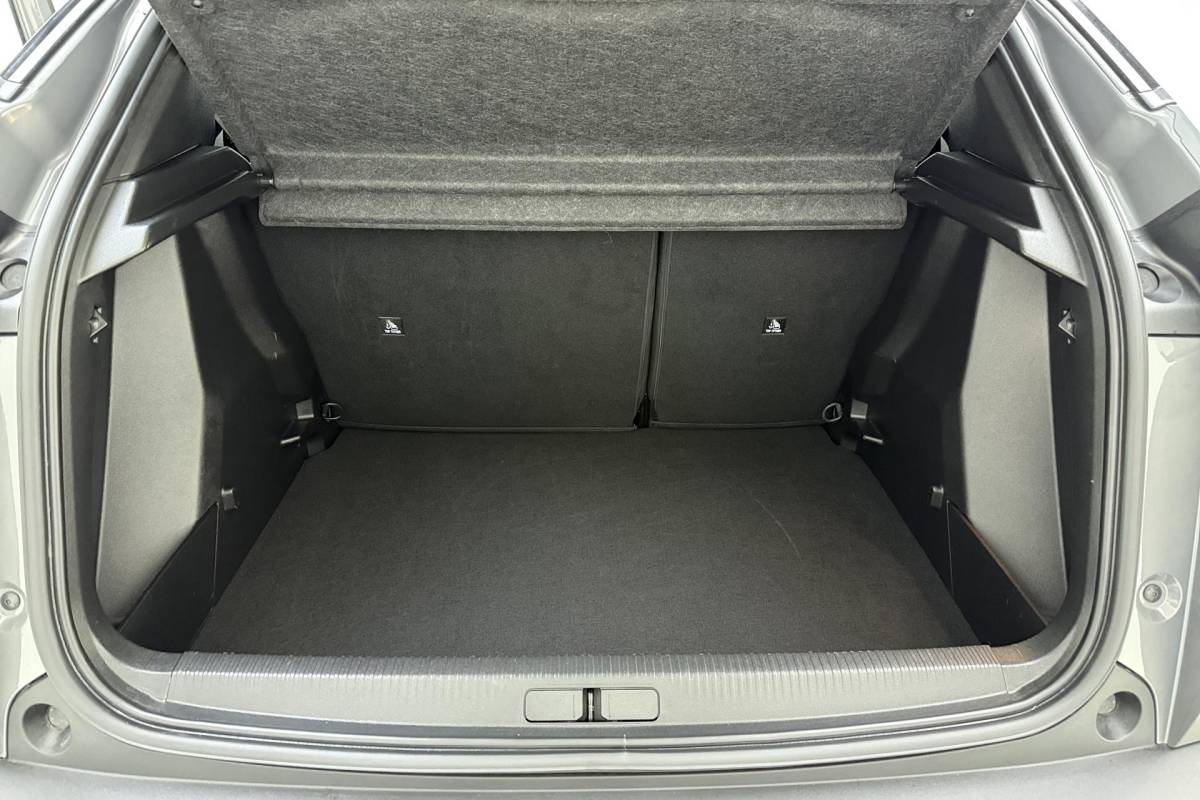 Peugeot 2008 Peugeot 2008 1.2 Hybrid 145 Allure | Automaat | Parkeercamera Voor & Achter | Adaptieve Cruise Control | Stoelverwarming | Apple Carplay/Android Auto draadloos |