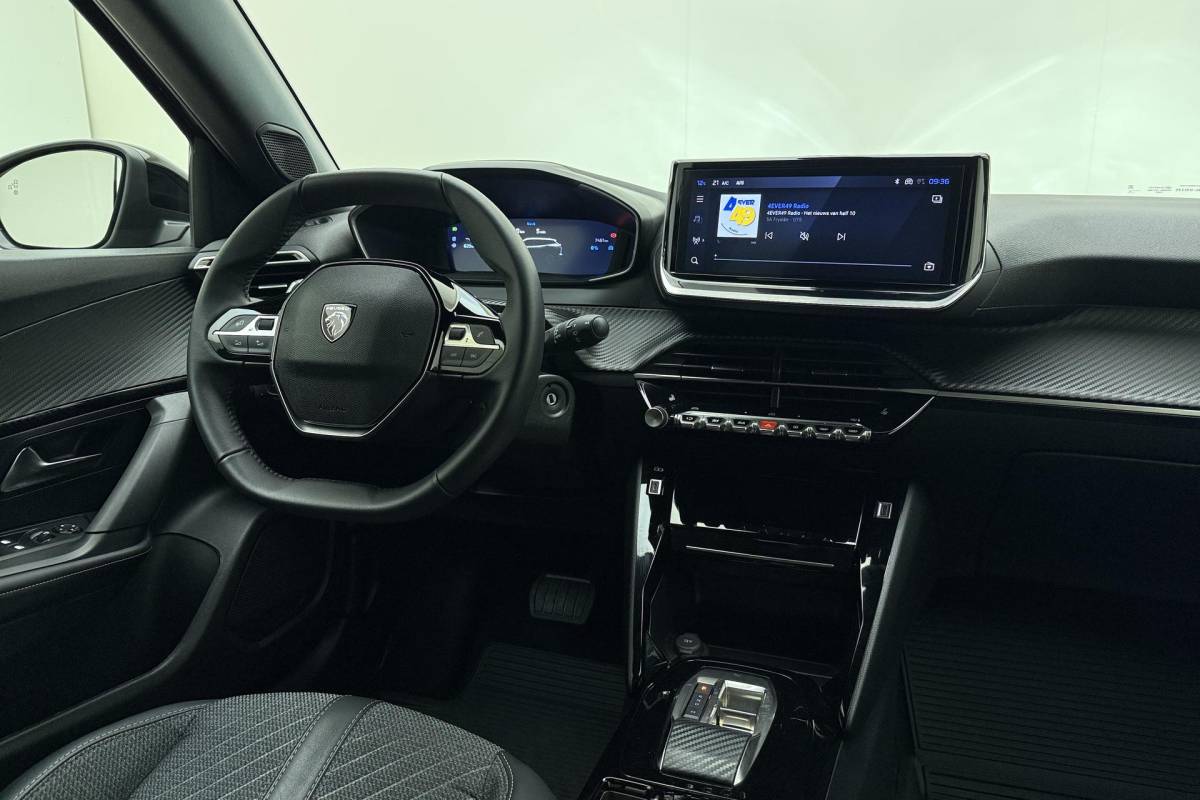 Peugeot 2008 Peugeot 2008 1.2 Hybrid 145 Allure | Automaat | Parkeercamera Voor & Achter | Adaptieve Cruise Control | Stoelverwarming | Apple Carplay/Android Auto draadloos |