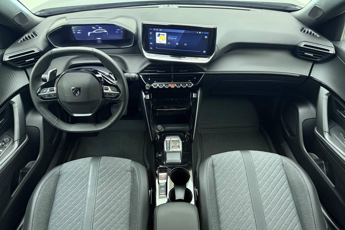Peugeot 2008 Peugeot 2008 1.2 Hybrid 145 Allure | Automaat | Parkeercamera Voor & Achter | Adaptieve Cruise Control | Stoelverwarming | Apple Carplay/Android Auto draadloos |