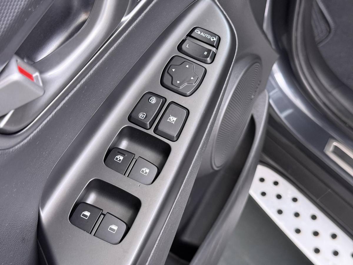 Hyundai Kona Hyundai Kona EV Premium 64 kWh SOH 94% | ORIGINEEL NL AUTO | 3-FASE LADEN | WARMTEPOMP| SCHUIFDAK | LEREN BEKLEDING | STOEL- + STUURERWARMING | KRELL PREMIUM AUDIO | HEAD-UP DISPLAY | STOELVENTILATIE | AFNEEMBARE TREKHAAK | CAMERA | ACHTERBANKVERWARMING | ALL-SEASON BANDEN | HYUNDAI DEALER ONDERHOUDEN | 12 MND. BOVAG GARANTIE