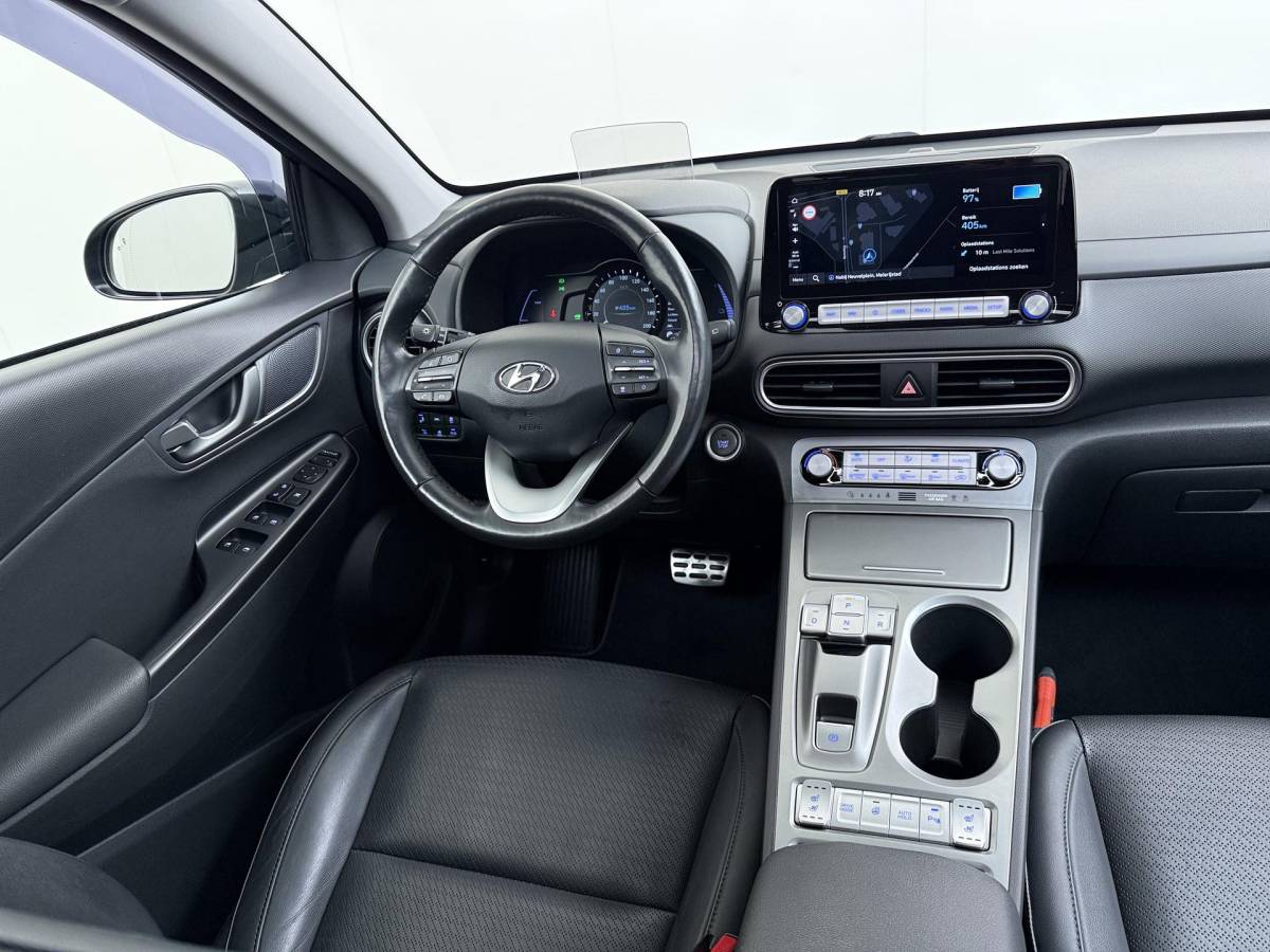 Hyundai Kona Hyundai Kona EV Premium 64 kWh SOH 94% | ORIGINEEL NL AUTO | 3-FASE LADEN | WARMTEPOMP| SCHUIFDAK | LEREN BEKLEDING | STOEL- + STUURERWARMING | KRELL PREMIUM AUDIO | HEAD-UP DISPLAY | STOELVENTILATIE | AFNEEMBARE TREKHAAK | CAMERA | ACHTERBANKVERWARMING | ALL-SEASON BANDEN | HYUNDAI DEALER ONDERHOUDEN | 12 MND. BOVAG GARANTIE