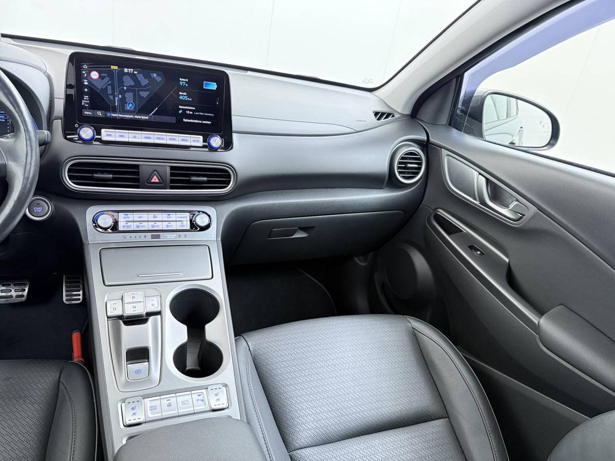 Hyundai Kona Hyundai Kona EV Premium 64 kWh SOH 94% | ORIGINEEL NL AUTO | 3-FASE LADEN | WARMTEPOMP| SCHUIFDAK | LEREN BEKLEDING | STOEL- + STUURERWARMING | KRELL PREMIUM AUDIO | HEAD-UP DISPLAY | STOELVENTILATIE | AFNEEMBARE TREKHAAK | CAMERA | ACHTERBANKVERWARMING | ALL-SEASON BANDEN | HYUNDAI DEALER ONDERHOUDEN | 12 MND. BOVAG GARANTIE