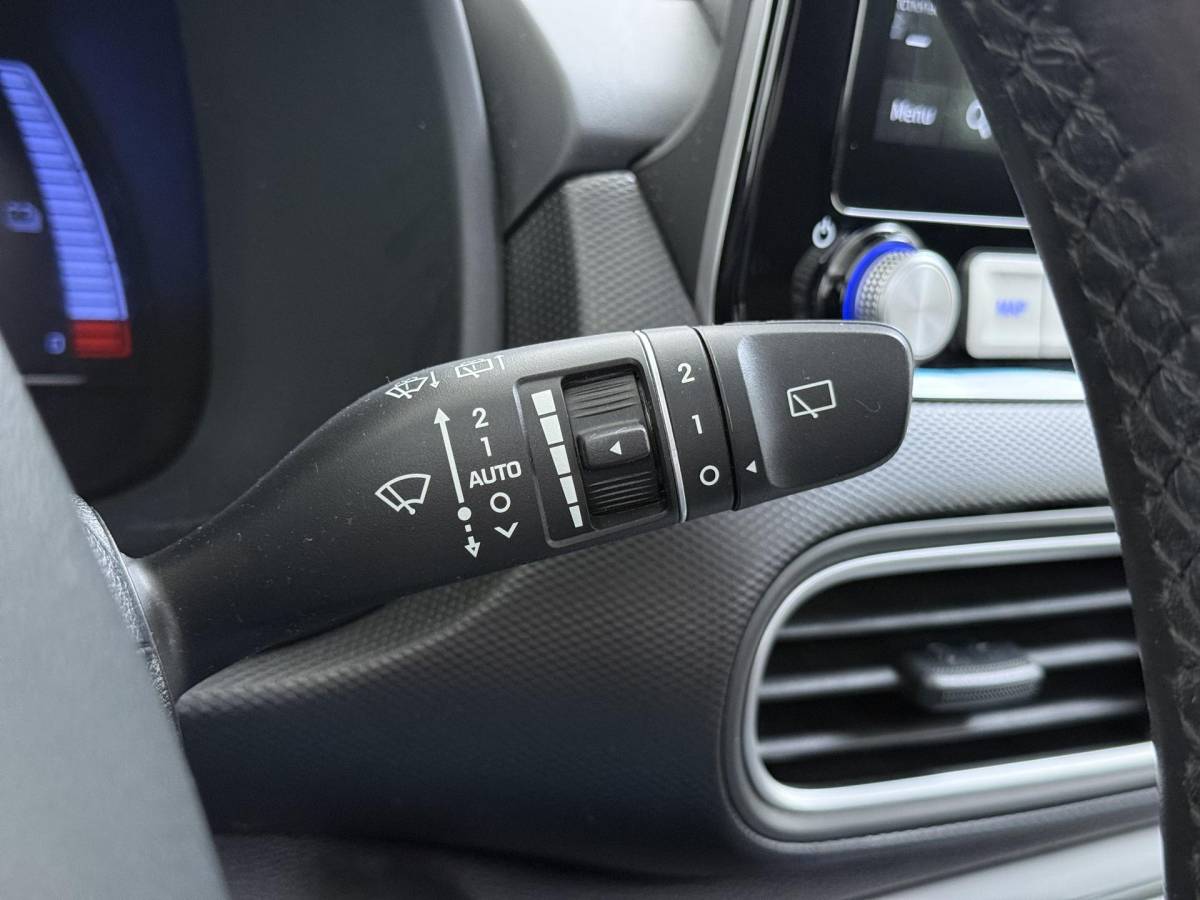 Hyundai Kona Hyundai Kona EV Premium 64 kWh SOH 94% | ORIGINEEL NL AUTO | 3-FASE LADEN | WARMTEPOMP| SCHUIFDAK | LEREN BEKLEDING | STOEL- + STUURERWARMING | KRELL PREMIUM AUDIO | HEAD-UP DISPLAY | STOELVENTILATIE | AFNEEMBARE TREKHAAK | CAMERA | ACHTERBANKVERWARMING | ALL-SEASON BANDEN | HYUNDAI DEALER ONDERHOUDEN | 12 MND. BOVAG GARANTIE