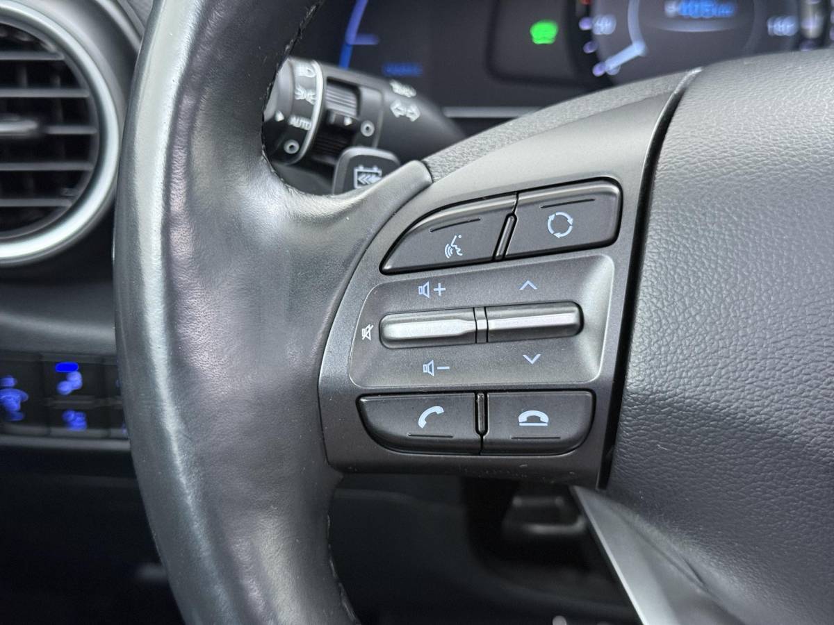 Hyundai Kona Hyundai Kona EV Premium 64 kWh SOH 94% | ORIGINEEL NL AUTO | 3-FASE LADEN | WARMTEPOMP| SCHUIFDAK | LEREN BEKLEDING | STOEL- + STUURERWARMING | KRELL PREMIUM AUDIO | HEAD-UP DISPLAY | STOELVENTILATIE | AFNEEMBARE TREKHAAK | CAMERA | ACHTERBANKVERWARMING | ALL-SEASON BANDEN | HYUNDAI DEALER ONDERHOUDEN | 12 MND. BOVAG GARANTIE