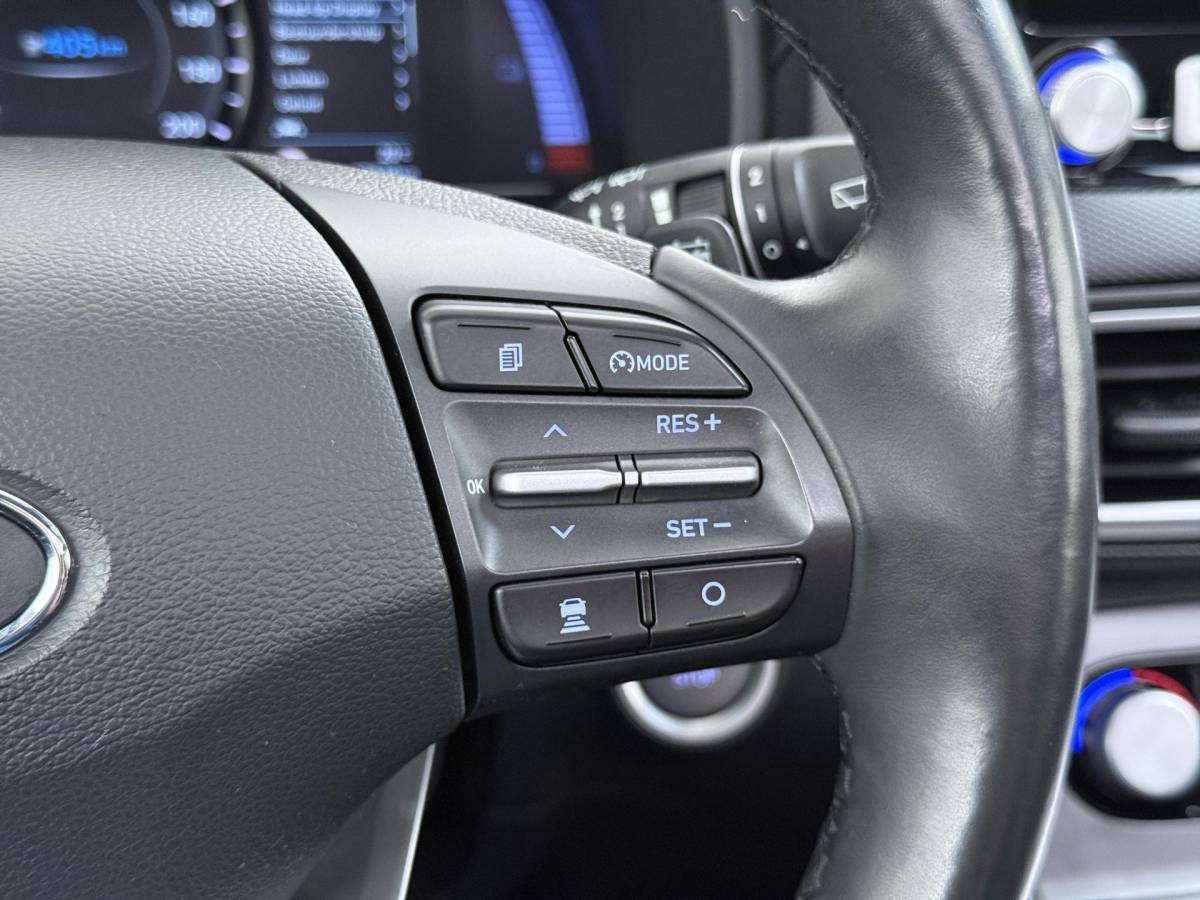 Hyundai Kona Hyundai Kona EV Premium 64 kWh SOH 94% | ORIGINEEL NL AUTO | 3-FASE LADEN | WARMTEPOMP| SCHUIFDAK | LEREN BEKLEDING | STOEL- + STUURERWARMING | KRELL PREMIUM AUDIO | HEAD-UP DISPLAY | STOELVENTILATIE | AFNEEMBARE TREKHAAK | CAMERA | ACHTERBANKVERWARMING | ALL-SEASON BANDEN | HYUNDAI DEALER ONDERHOUDEN | 12 MND. BOVAG GARANTIE