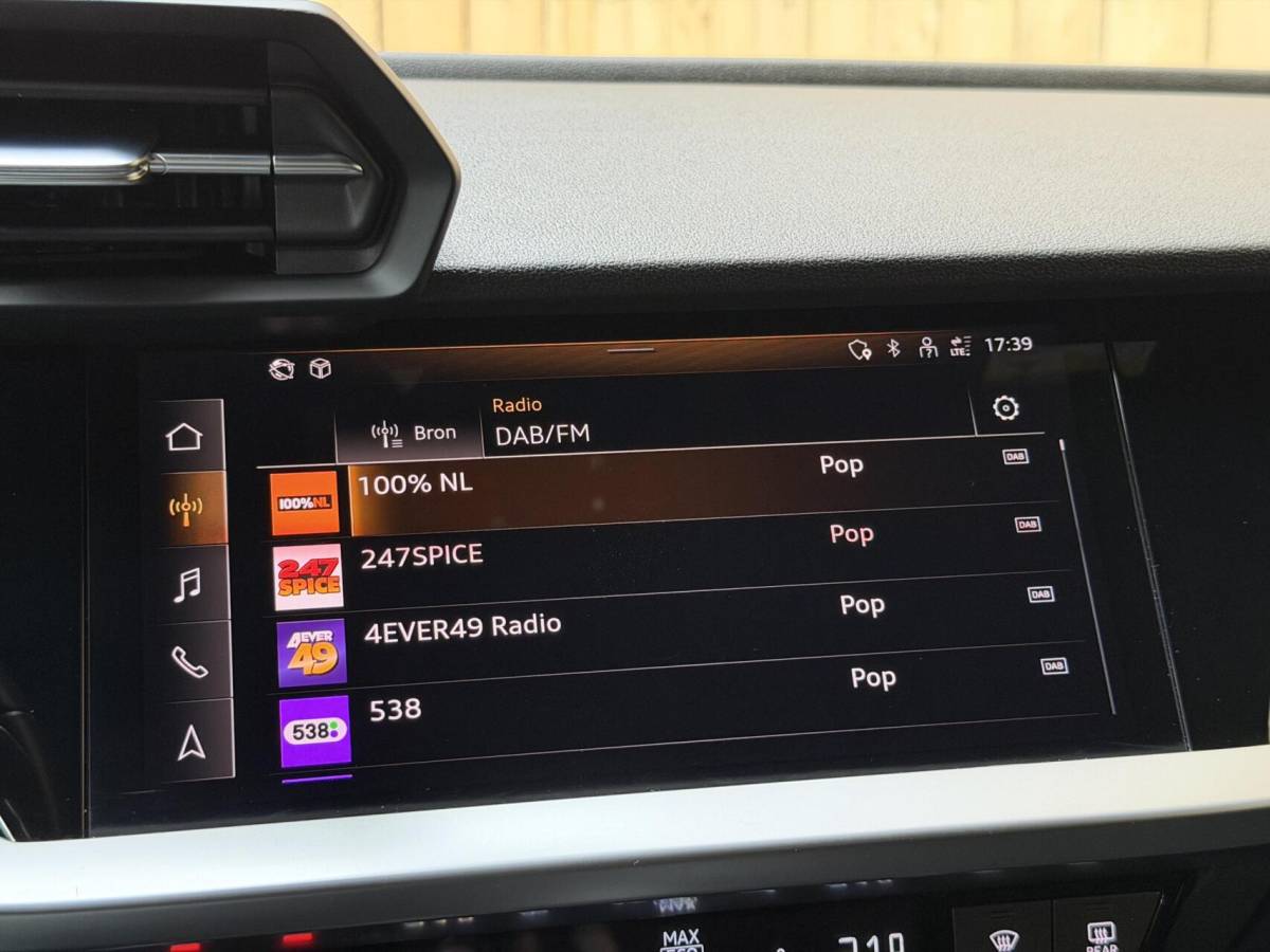 Audi A3 Audi A3 Sportback 30 TFSI Pro Line Automaat Apple CarPlay/Android Auto | Cruise control & climate control | DAB ontvanger | LED koplampen | Cruise control & climate control | Lane assist | Lichtmetalen velgen