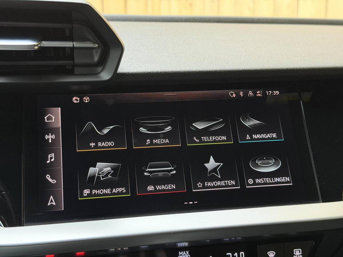 Audi A3 Audi A3 Sportback 30 TFSI Pro Line Automaat Apple CarPlay/Android Auto | Cruise control & climate control | DAB ontvanger | LED koplampen | Cruise control & climate control | Lane assist | Lichtmetalen velgen