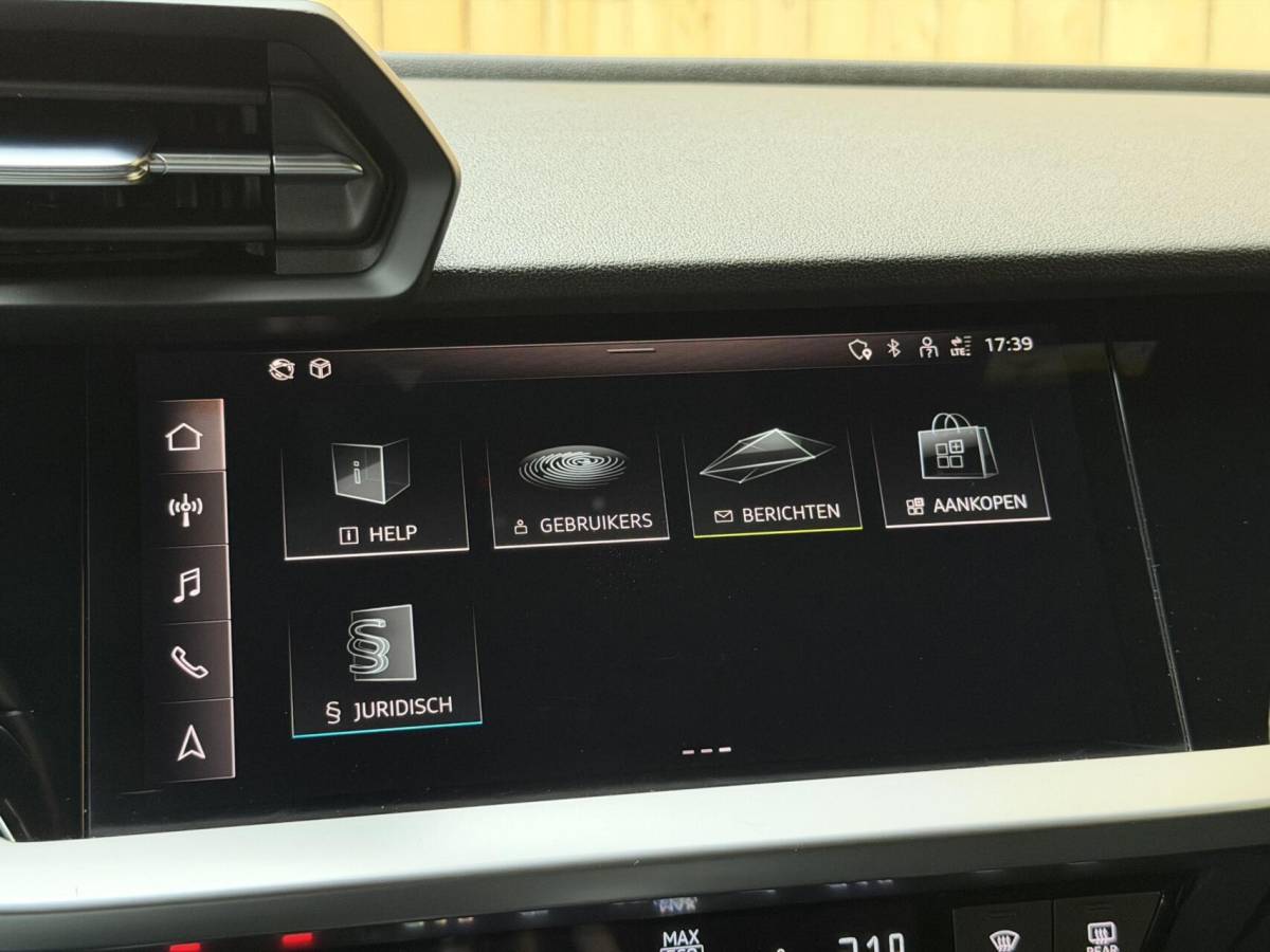 Audi A3 Audi A3 Sportback 30 TFSI Pro Line Automaat Apple CarPlay/Android Auto | Cruise control & climate control | DAB ontvanger | LED koplampen | Cruise control & climate control | Lane assist | Lichtmetalen velgen