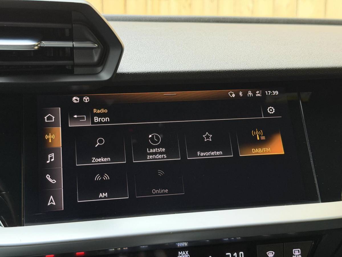 Audi A3 Audi A3 Sportback 30 TFSI Pro Line Automaat Apple CarPlay/Android Auto | Cruise control & climate control | DAB ontvanger | LED koplampen | Cruise control & climate control | Lane assist | Lichtmetalen velgen