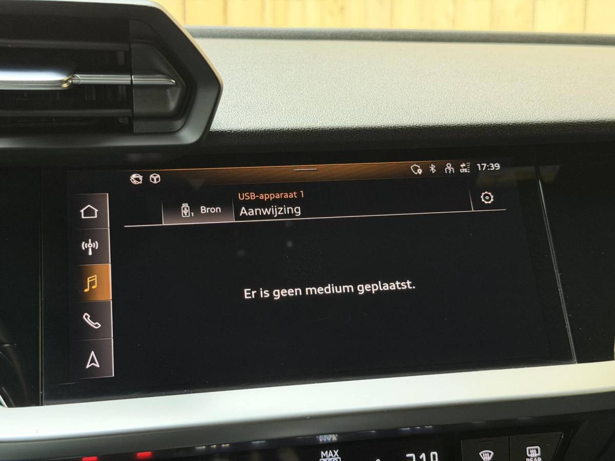 Audi A3 Audi A3 Sportback 30 TFSI Pro Line Automaat Apple CarPlay/Android Auto | Cruise control & climate control | DAB ontvanger | LED koplampen | Cruise control & climate control | Lane assist | Lichtmetalen velgen