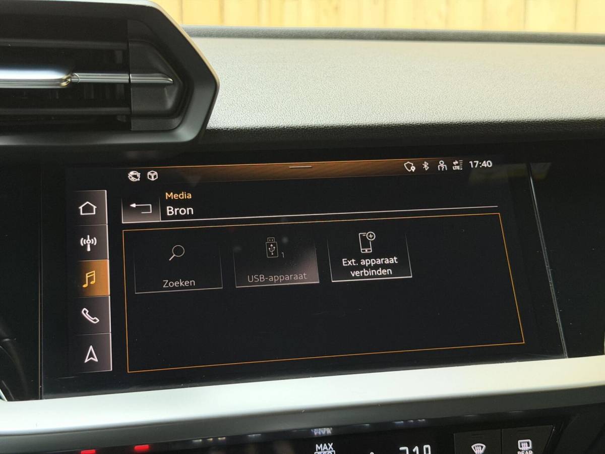 Audi A3 Audi A3 Sportback 30 TFSI Pro Line Automaat Apple CarPlay/Android Auto | Cruise control & climate control | DAB ontvanger | LED koplampen | Cruise control & climate control | Lane assist | Lichtmetalen velgen