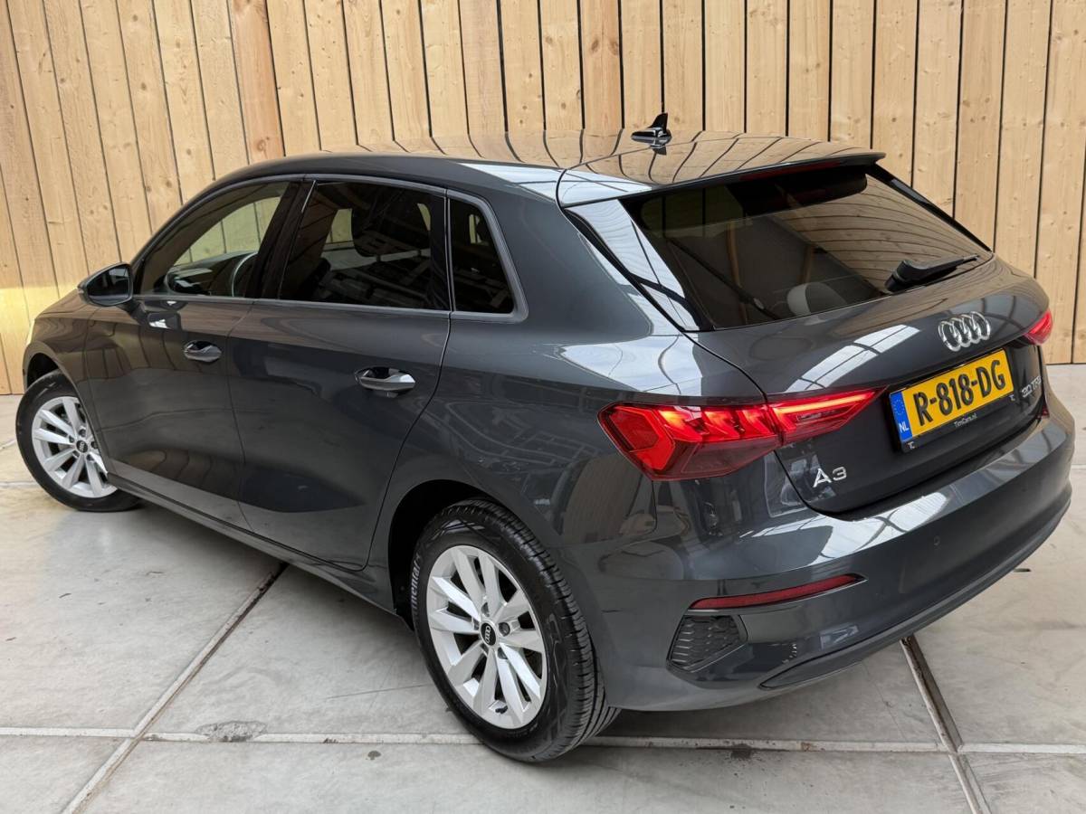 Audi A3 Audi A3 Sportback 30 TFSI Pro Line Automaat Apple CarPlay/Android Auto | Cruise control & climate control | DAB ontvanger | LED koplampen | Cruise control & climate control | Lane assist | Lichtmetalen velgen