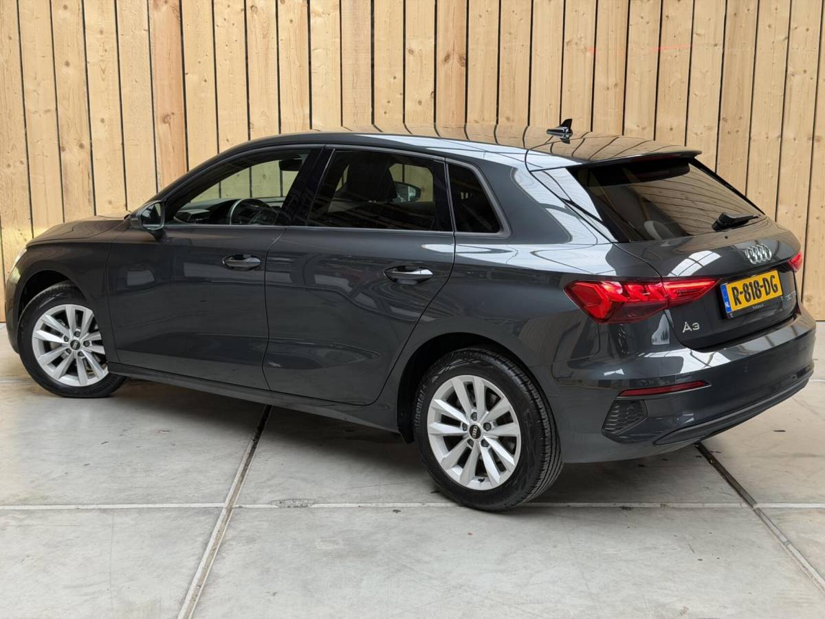 Audi A3 Audi A3 Sportback 30 TFSI Pro Line Automaat Apple CarPlay/Android Auto | Cruise control & climate control | DAB ontvanger | LED koplampen | Cruise control & climate control | Lane assist | Lichtmetalen velgen