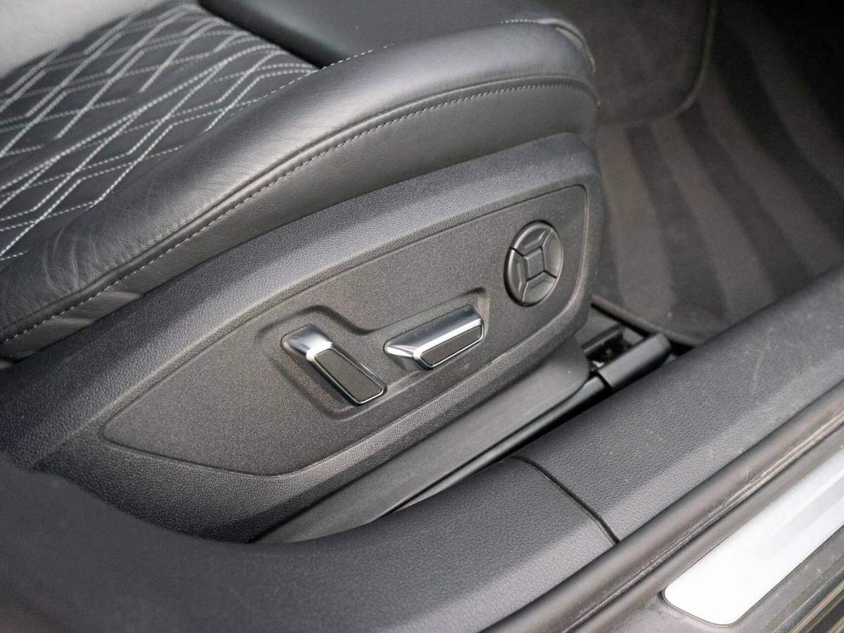 Audi A6 Audi A6 Avant 55 TFSI e quattro Competition|Panoramadak|B&O|Camera 360°|Diamond Stitching|Trekhaak|Head up|Stuurverw.|Keyless|Sportstoelen