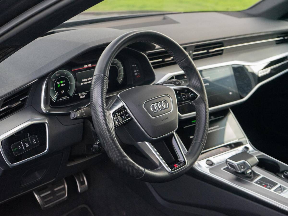Audi A6 Audi A6 Avant 55 TFSI e quattro Competition|Panoramadak|B&O|Camera 360°|Diamond Stitching|Trekhaak|Head up|Stuurverw.|Keyless|Sportstoelen