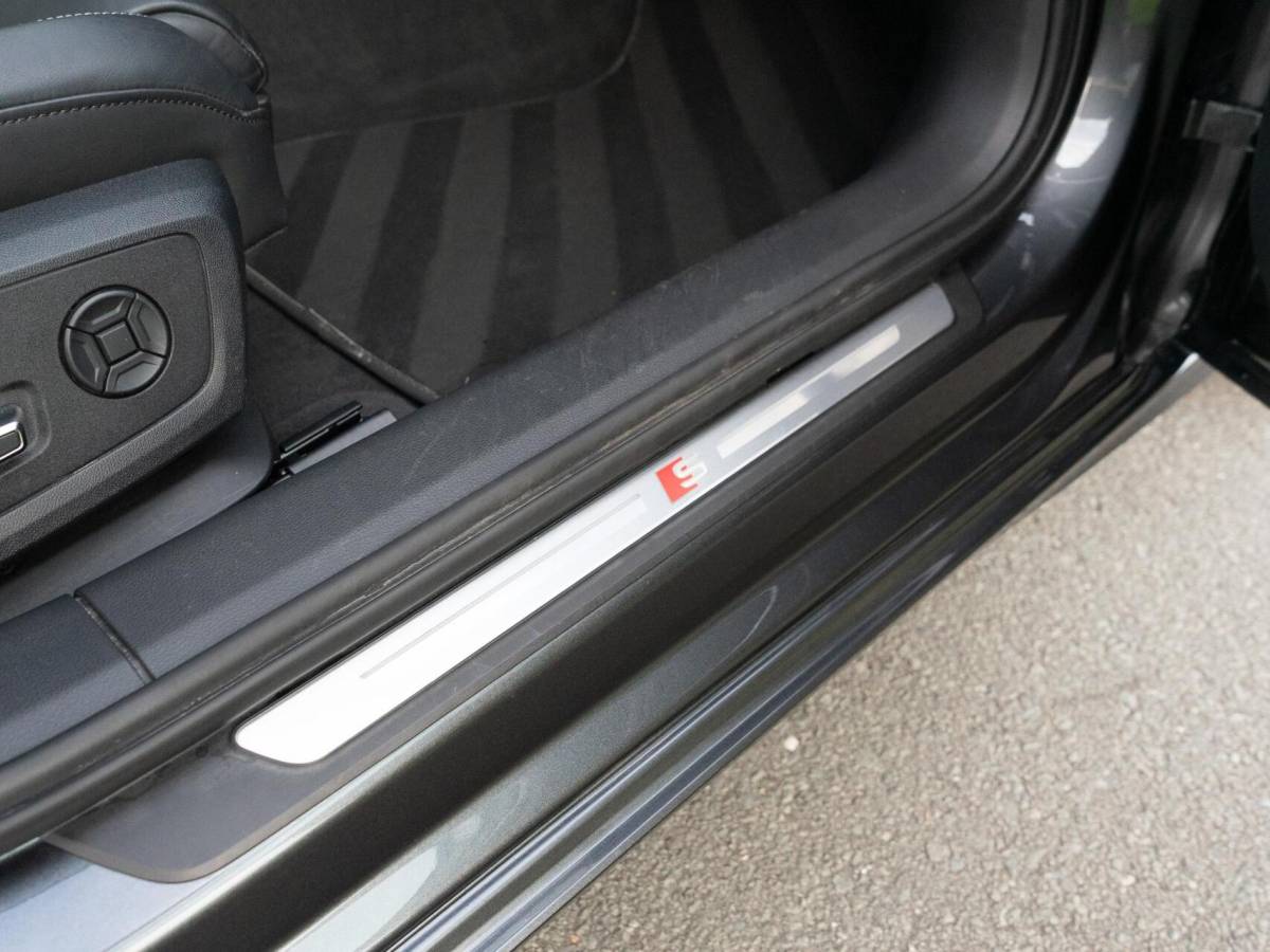 Audi A6 Audi A6 Avant 55 TFSI e quattro Competition|Panoramadak|B&O|Camera 360°|Diamond Stitching|Trekhaak|Head up|Stuurverw.|Keyless|Sportstoelen