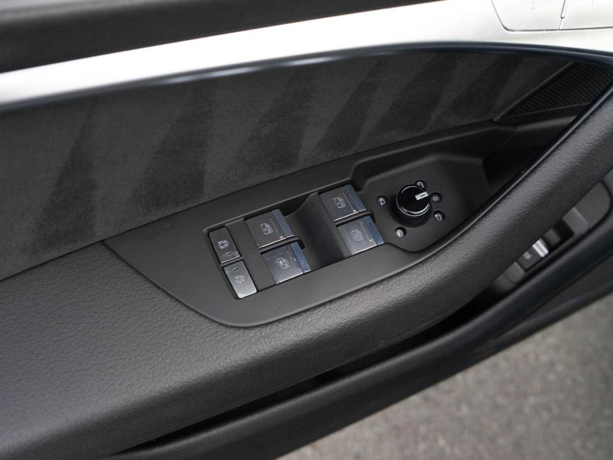 Audi A6 Audi A6 Avant 55 TFSI e quattro Competition|Panoramadak|B&O|Camera 360°|Diamond Stitching|Trekhaak|Head up|Stuurverw.|Keyless|Sportstoelen