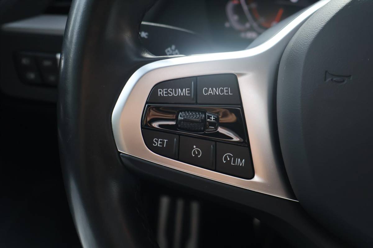 BMW 1 Serie BMW 1-Serie (f40) 118i M-Sport | Pano | Shadow | Leder | Harman/kardon | Camera | Stuur/Stoelverwarming |