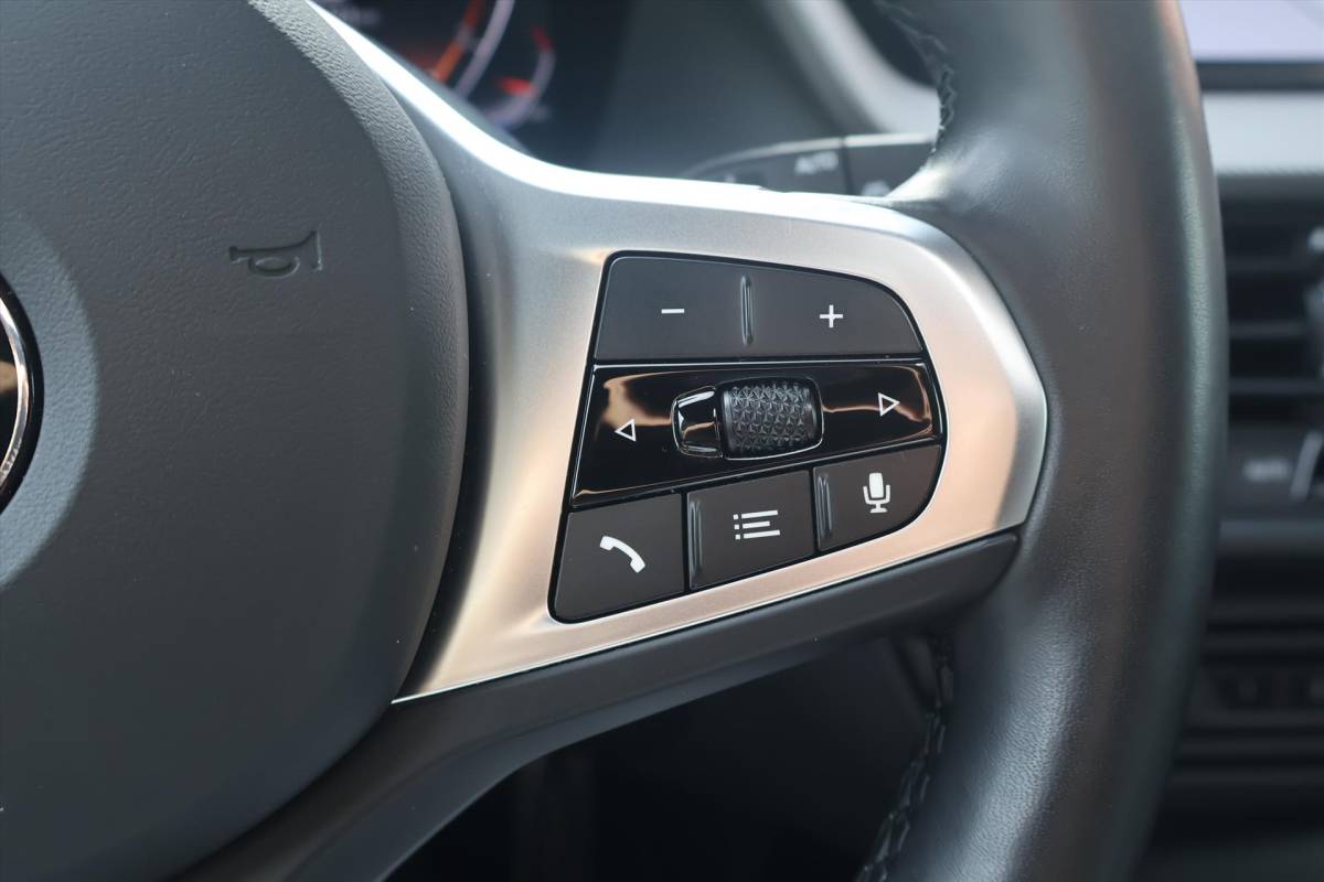 BMW 1 Serie BMW 1-Serie (f40) 118i M-Sport | Pano | Shadow | Leder | Harman/kardon | Camera | Stuur/Stoelverwarming |