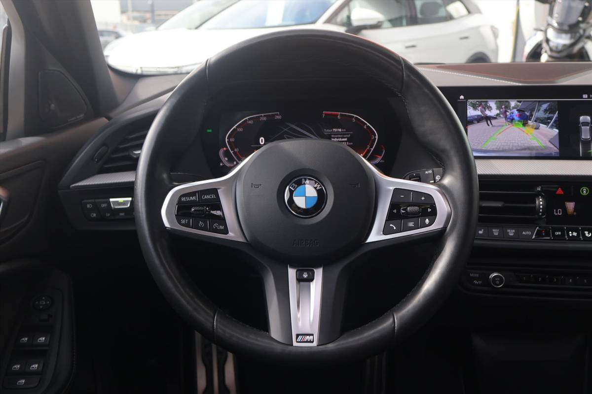 BMW 1 Serie BMW 1-Serie (f40) 118i M-Sport | Pano | Shadow | Leder | Harman/kardon | Camera | Stuur/Stoelverwarming |