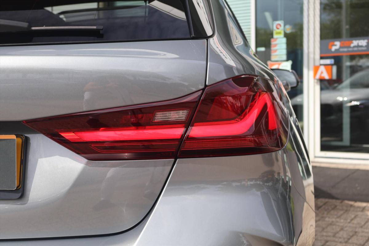 BMW 1 Serie BMW 1-Serie (f40) 118i M-Sport | Pano | Shadow | Leder | Harman/kardon | Camera | Stuur/Stoelverwarming |