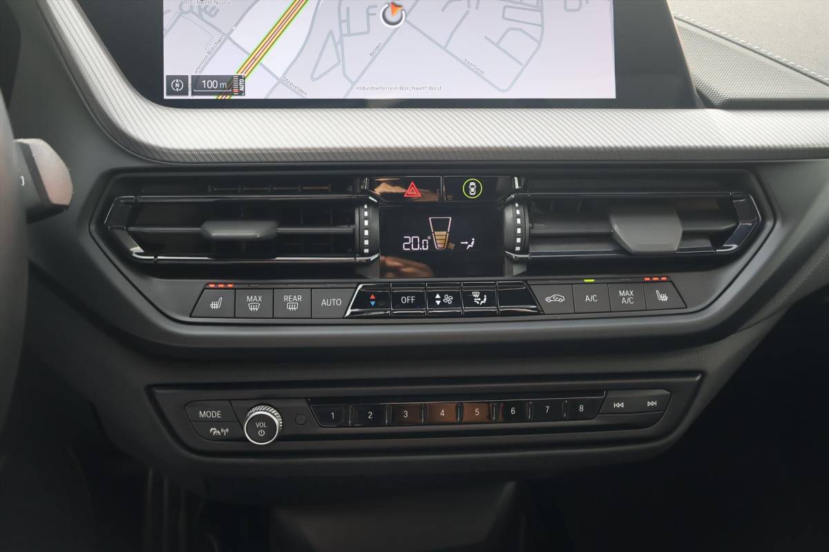 BMW 1 Serie BMW 1-Serie (f40) 118i M-Sport | Pano | Shadow | Leder | Harman/kardon | Camera | Stuur/Stoelverwarming |