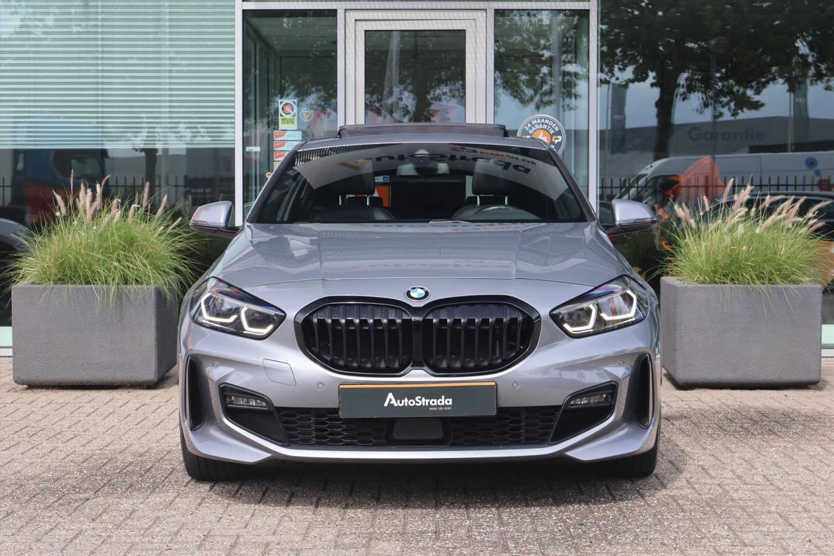 BMW 1 Serie BMW 1-Serie (f40) 118i M-Sport | Pano | Shadow | Leder | Harman/kardon | Camera | Stuur/Stoelverwarming |