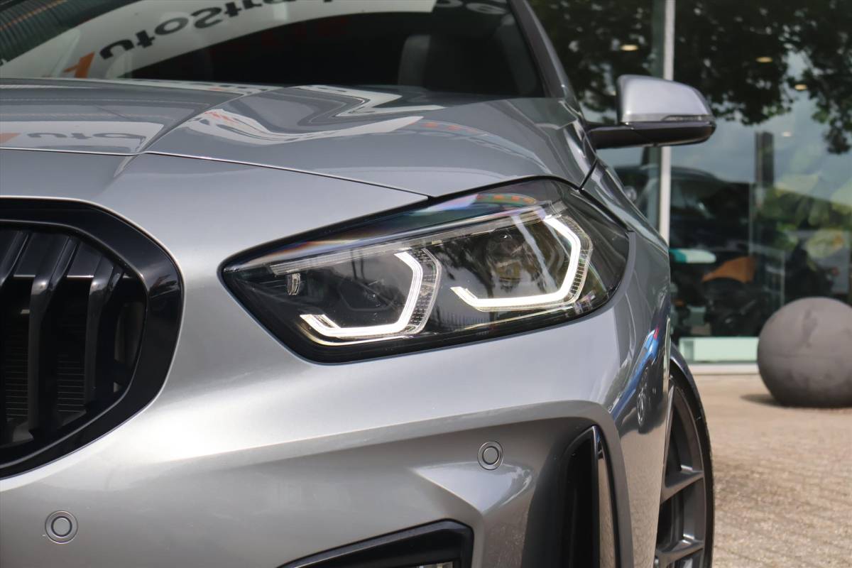 BMW 1 Serie BMW 1-Serie (f40) 118i M-Sport | Pano | Shadow | Leder | Harman/kardon | Camera | Stuur/Stoelverwarming |