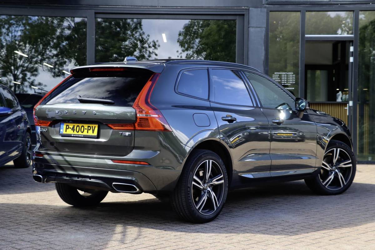Volvo XC60 Volvo XC60 T8 AWD R-design Luchtvering | Pano | Harman Kardon | Trekhaak | Dealeronderhouden