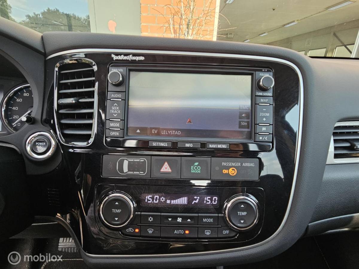 Mitsubishi Outlander Mitsubishi Outlander 2.0 PHEV Instyle leer/Navi/Pano/cruise