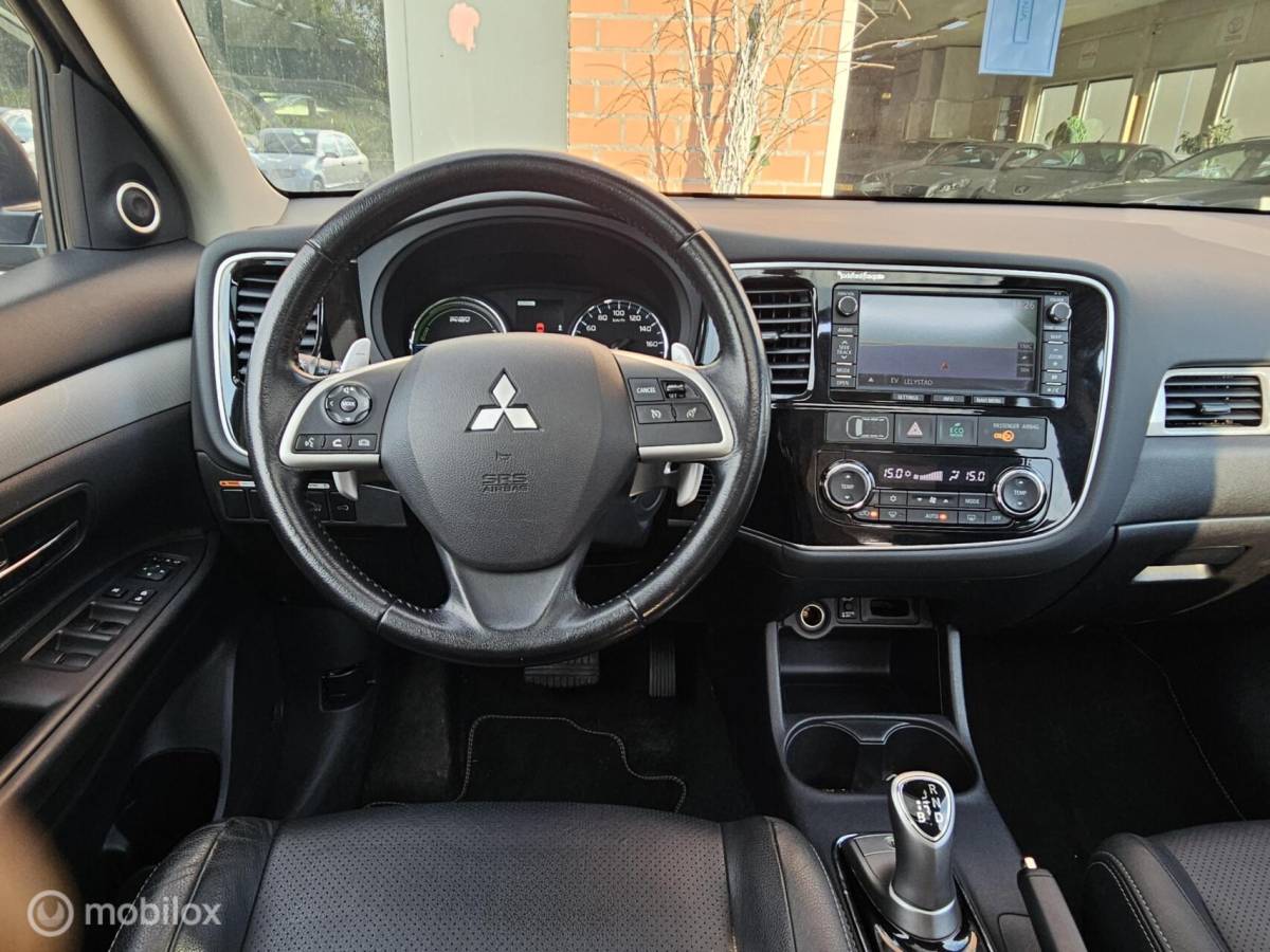 Mitsubishi Outlander Mitsubishi Outlander 2.0 PHEV Instyle leer/Navi/Pano/cruise