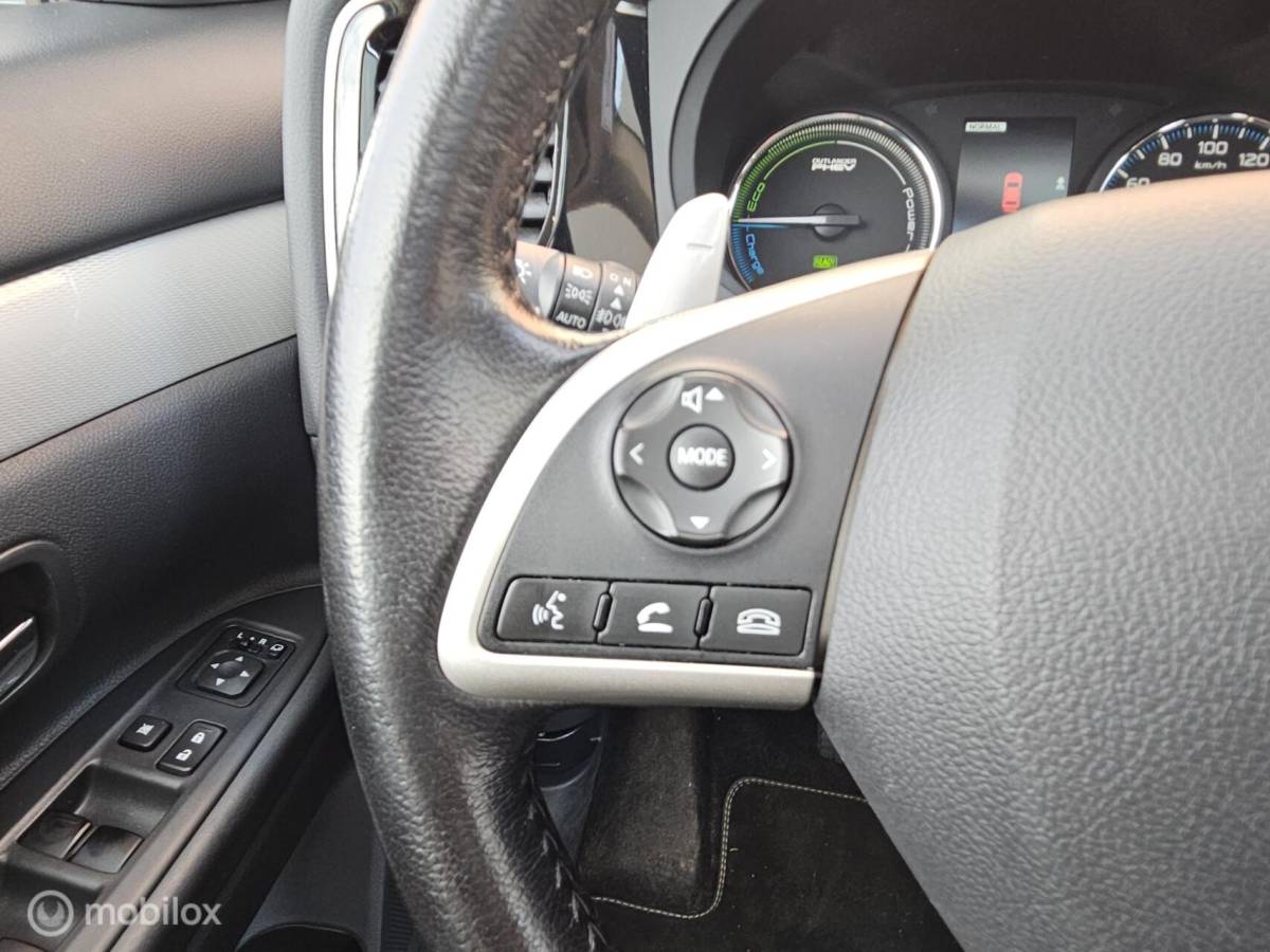 Mitsubishi Outlander Mitsubishi Outlander 2.0 PHEV Instyle leer/Navi/Pano/cruise