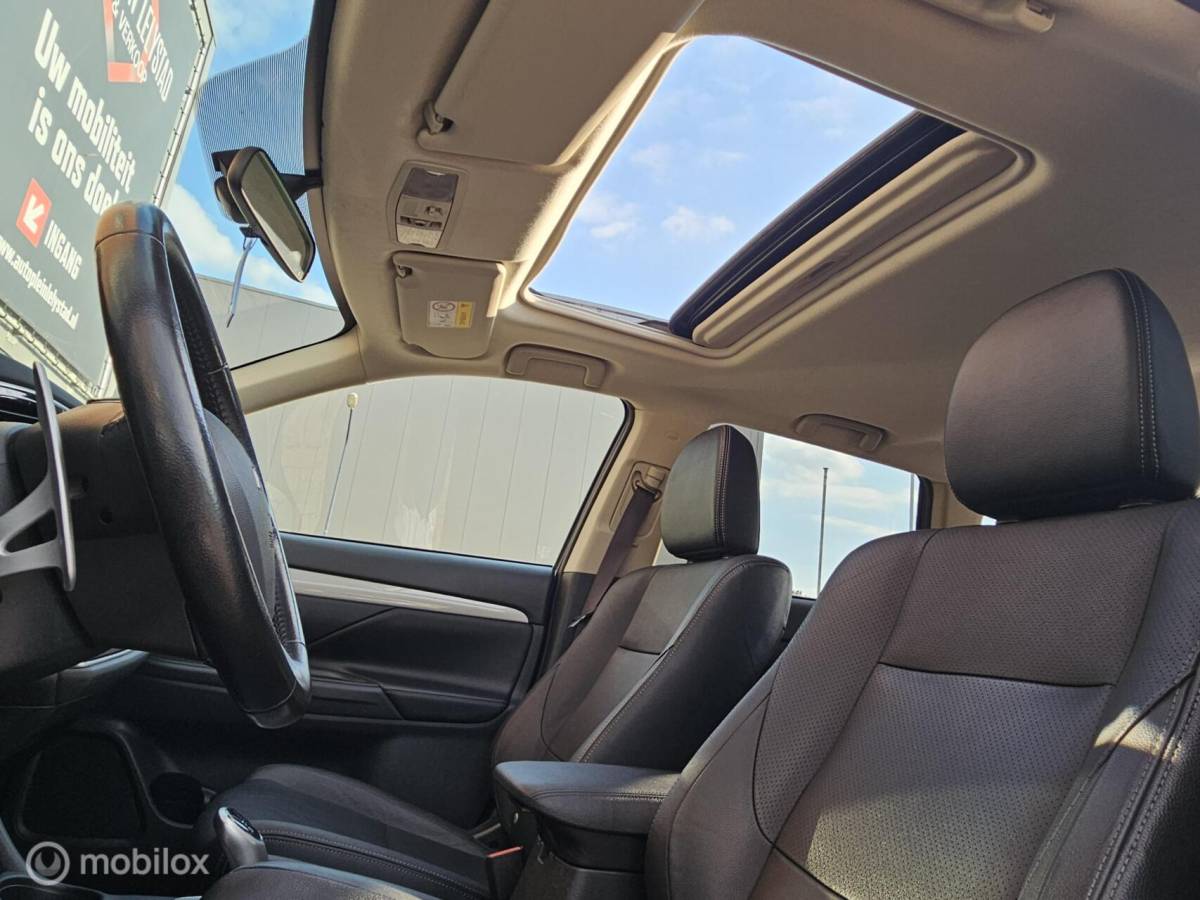 Mitsubishi Outlander Mitsubishi Outlander 2.0 PHEV Instyle leer/Navi/Pano/cruise