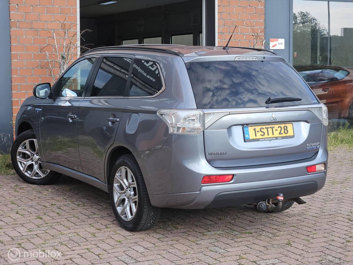 Mitsubishi Outlander Mitsubishi Outlander 2.0 PHEV Instyle leer/Navi/Pano/cruise