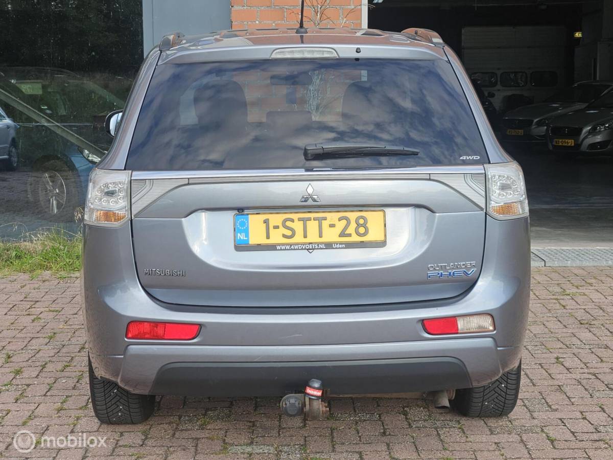 Mitsubishi Outlander Mitsubishi Outlander 2.0 PHEV Instyle leer/Navi/Pano/cruise