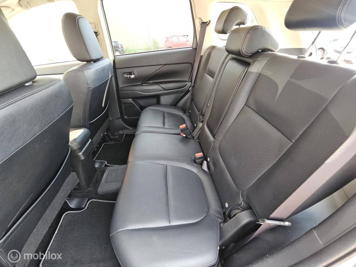 Mitsubishi Outlander Mitsubishi Outlander 2.0 PHEV Instyle leer/Navi/Pano/cruise
