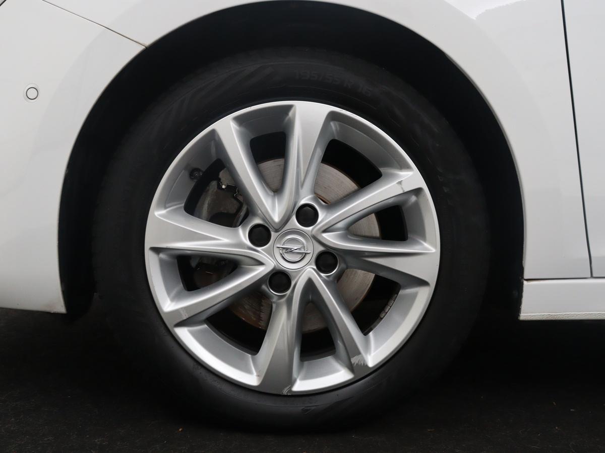 Opel Corsa Opel Corsa 1.2 Elegance | Half leder | Cruise control | Dodehoek detectie | Stuur/stoel verwarming | Climate control | Navigatie | CarPlay | Camera | Park assist | Trekhaak