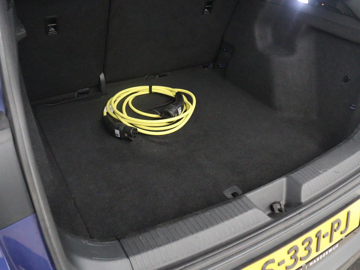 Volkswagen ID.4 Volkswagen ID.4 Pro 77kWh | SOH 93,8% | Adaptive cruise | Lane assist | Park assist | Climate control | Navigatie | CarPlay | Sfeerverlichting | Trekhaak