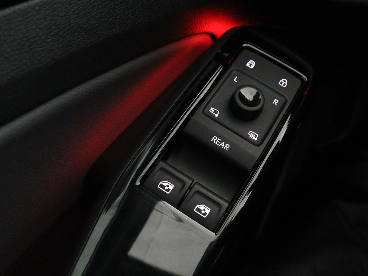 Volkswagen ID.4 Volkswagen ID.4 Pro 77kWh | SOH 93,8% | Adaptive cruise | Lane assist | Park assist | Climate control | Navigatie | CarPlay | Sfeerverlichting | Trekhaak