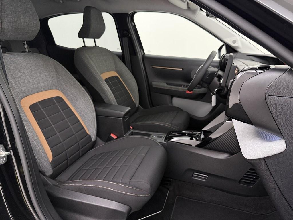 Citroën C3 Aircross Citroen C3 Aircross 1.2 Hybrid automaat 145pk Plus Camera/4S.Banden/ Ecc/CarPlay/Comfortstoelen