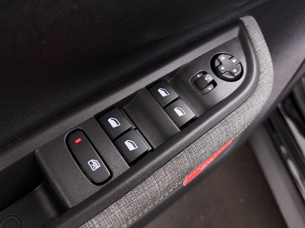 Citroën C3 Aircross Citroen C3 Aircross 1.2 Hybrid automaat 145pk Plus Camera/4S.Banden/ Ecc/CarPlay/Comfortstoelen