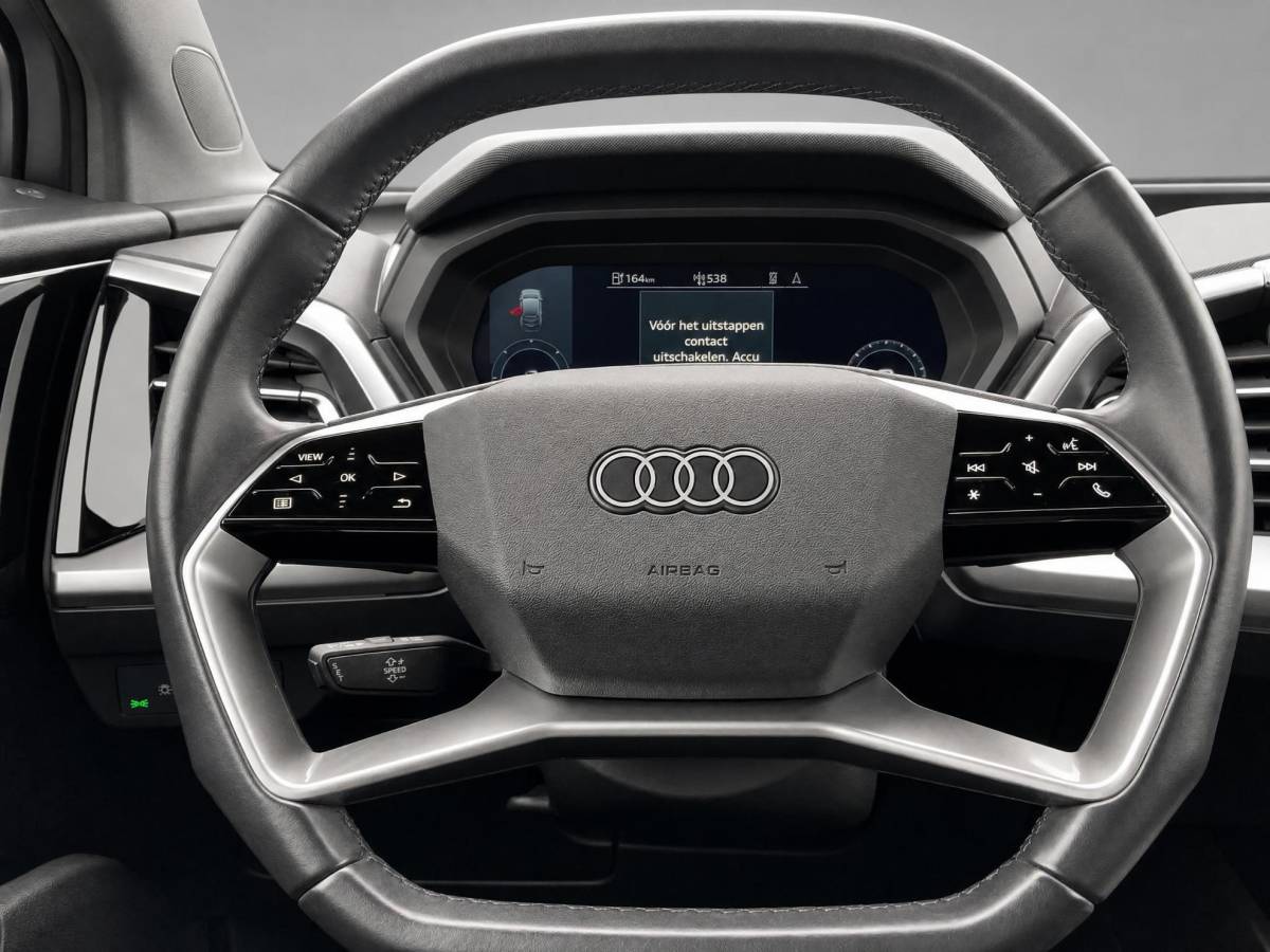 Audi Q4 Sportback e-tron Audi Q4 Sportback e-tron 35 Launch edition 55 kWh 125kW/170PK · Panoramadak · Leder · Stoelverwarming · Apple/Android Car Play · Garantie t/m 17-10-2026 of 100000km.