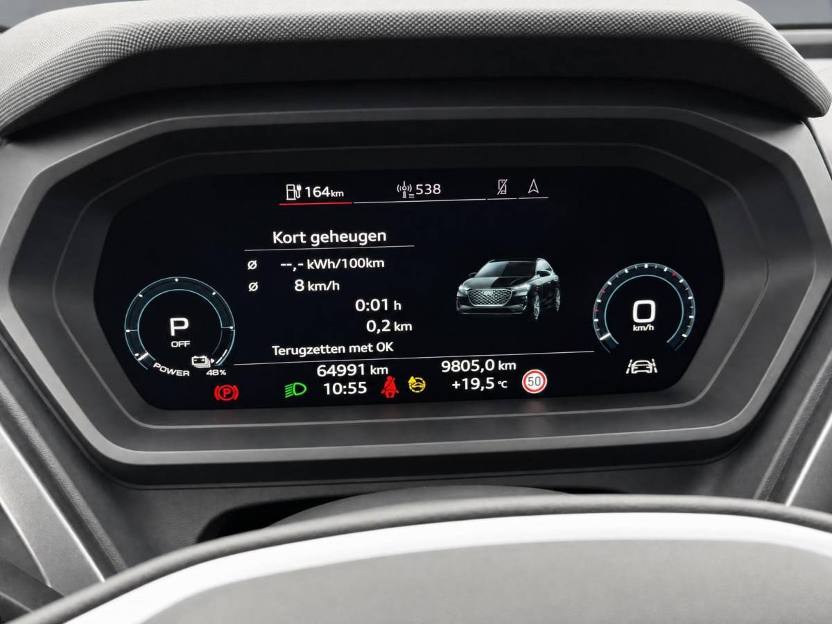 Audi Q4 Sportback e-tron Audi Q4 Sportback e-tron 35 Launch edition 55 kWh 125kW/170PK · Panoramadak · Leder · Stoelverwarming · Apple/Android Car Play · Garantie t/m 17-10-2026 of 100000km.