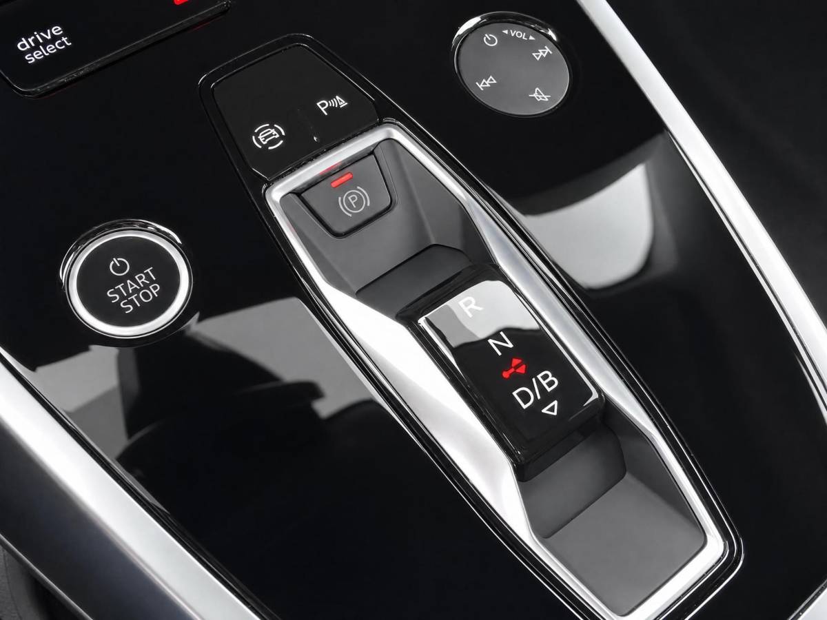 Audi Q4 Sportback e-tron Audi Q4 Sportback e-tron 35 Launch edition 55 kWh 125kW/170PK · Panoramadak · Leder · Stoelverwarming · Apple/Android Car Play · Garantie t/m 17-10-2026 of 100000km.
