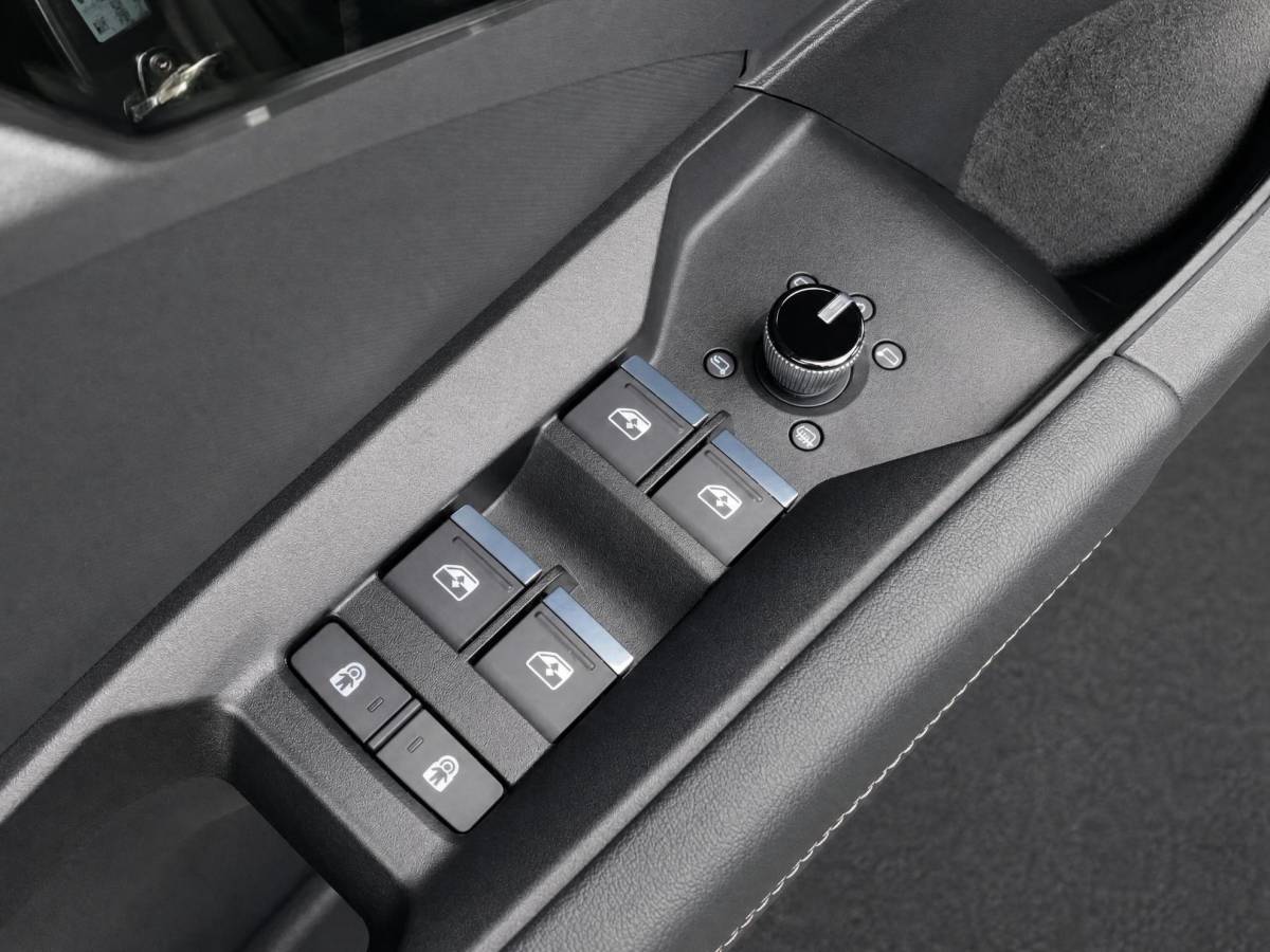 Audi Q4 Sportback e-tron Audi Q4 Sportback e-tron 35 Launch edition 55 kWh 125kW/170PK · Panoramadak · Leder · Stoelverwarming · Apple/Android Car Play · Garantie t/m 17-10-2026 of 100000km.
