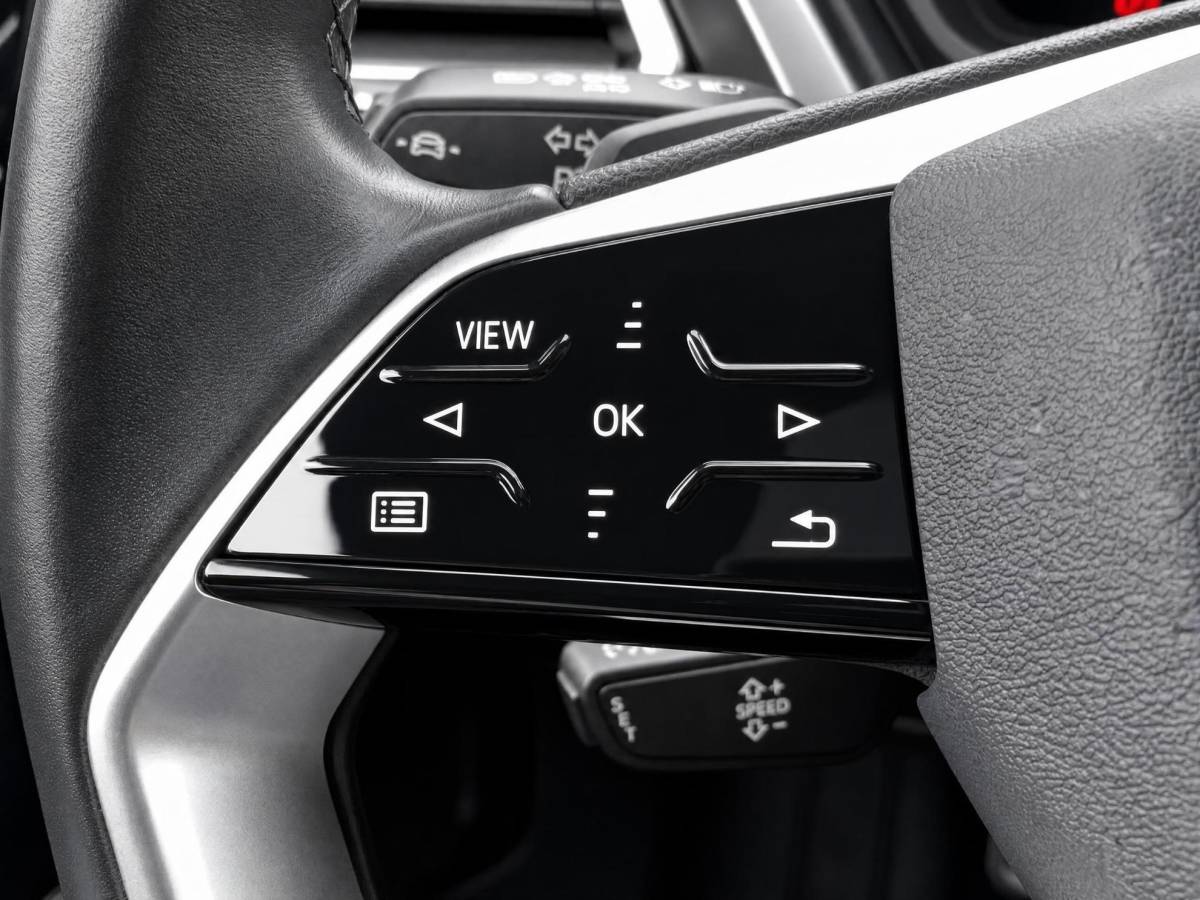 Audi Q4 Sportback e-tron Audi Q4 Sportback e-tron 35 Launch edition 55 kWh 125kW/170PK · Panoramadak · Leder · Stoelverwarming · Apple/Android Car Play · Garantie t/m 17-10-2026 of 100000km.