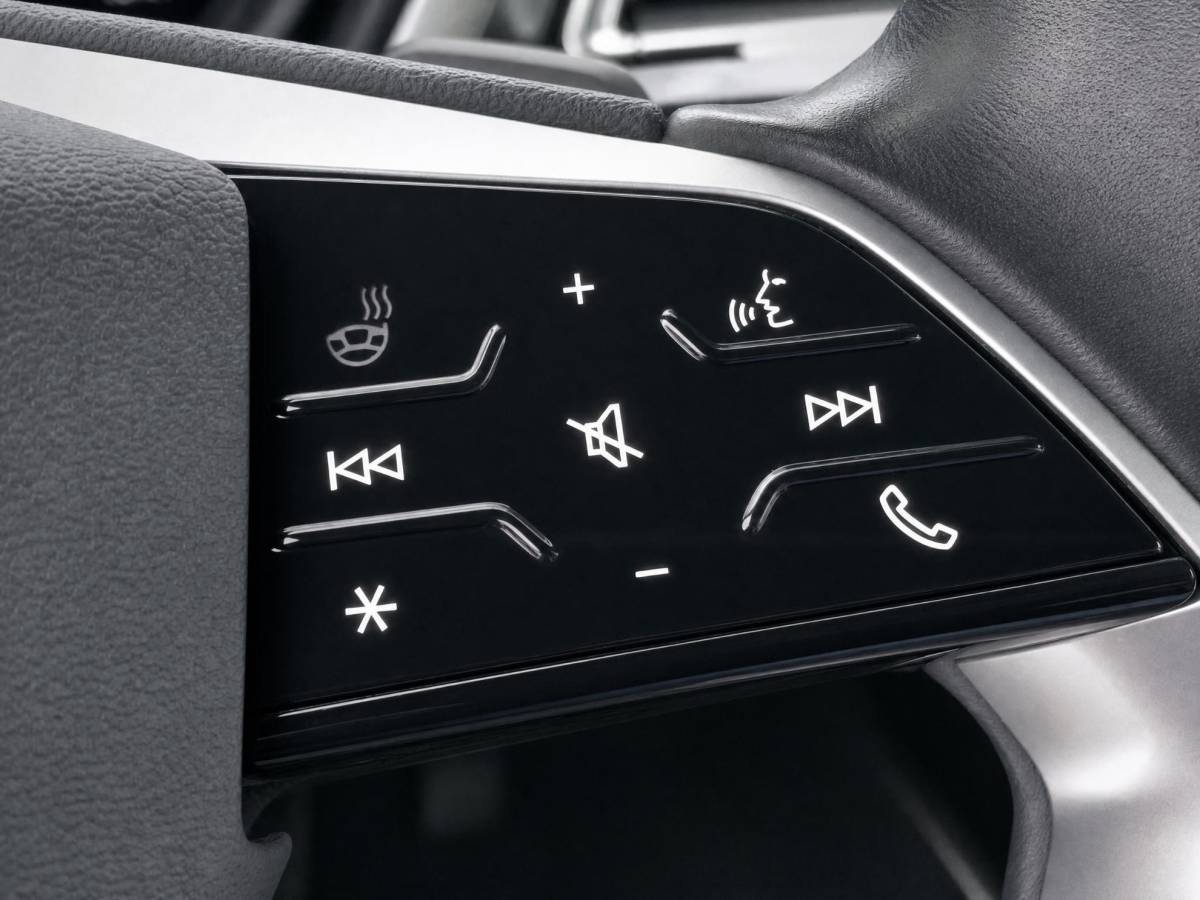 Audi Q4 Sportback e-tron Audi Q4 Sportback e-tron 35 Launch edition 55 kWh 125kW/170PK · Panoramadak · Leder · Stoelverwarming · Apple/Android Car Play · Garantie t/m 17-10-2026 of 100000km.