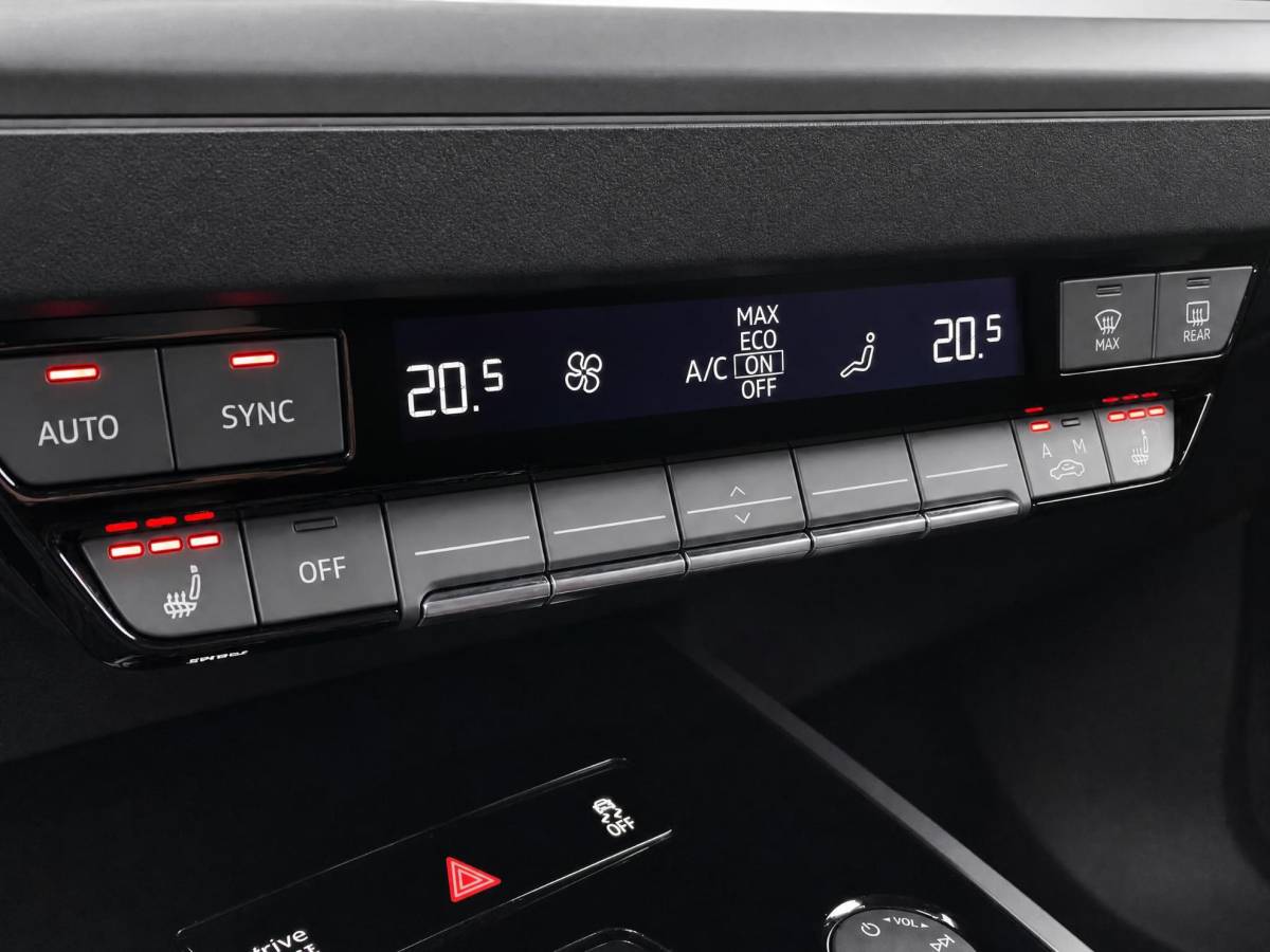 Audi Q4 Sportback e-tron Audi Q4 Sportback e-tron 35 Launch edition 55 kWh 125kW/170PK · Panoramadak · Leder · Stoelverwarming · Apple/Android Car Play · Garantie t/m 17-10-2026 of 100000km.
