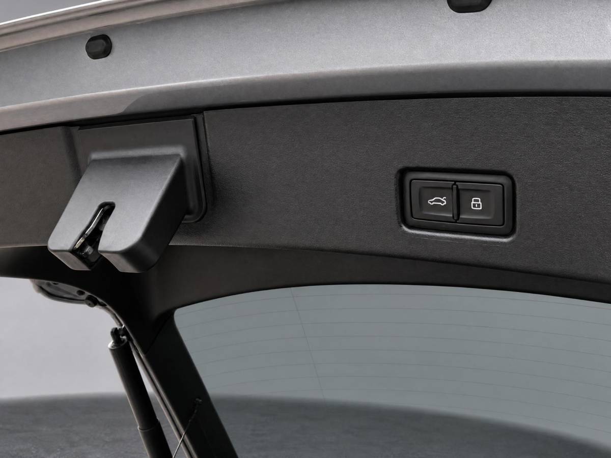 Audi Q4 Sportback e-tron Audi Q4 Sportback e-tron 35 Launch edition 55 kWh 125kW/170PK · Panoramadak · Leder · Stoelverwarming · Apple/Android Car Play · Garantie t/m 17-10-2026 of 100000km.